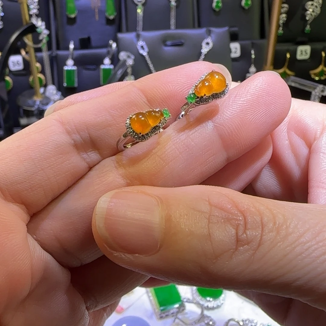 翡翠18K金镶嵌颈饰耳包