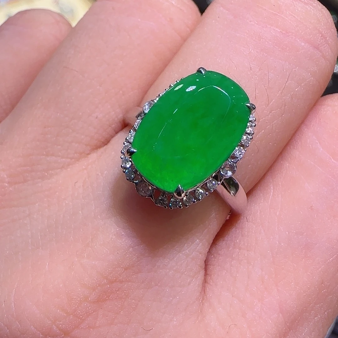 翡翠戒指18K金镶嵌方糖