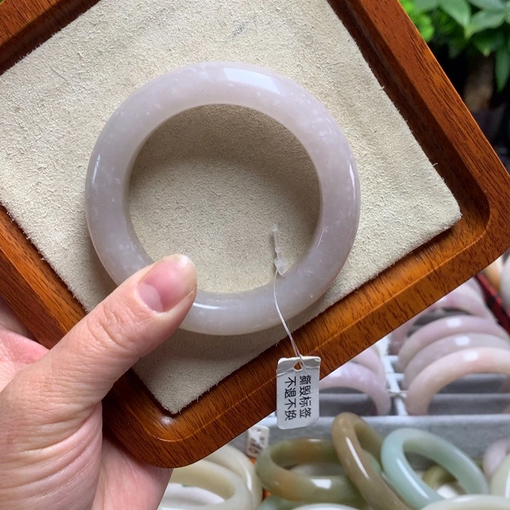 石英质玉（佘太翠）未镶嵌手镯56