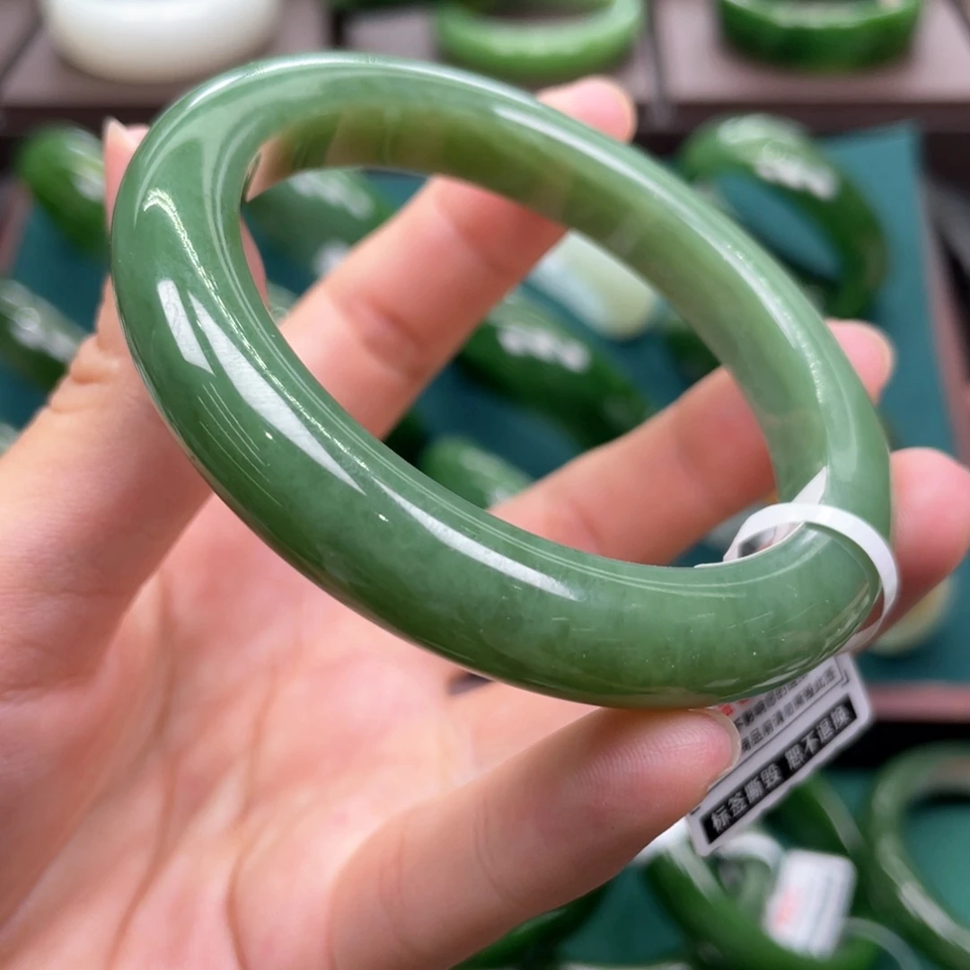 和田玉（碧玉）未镶嵌手镯
