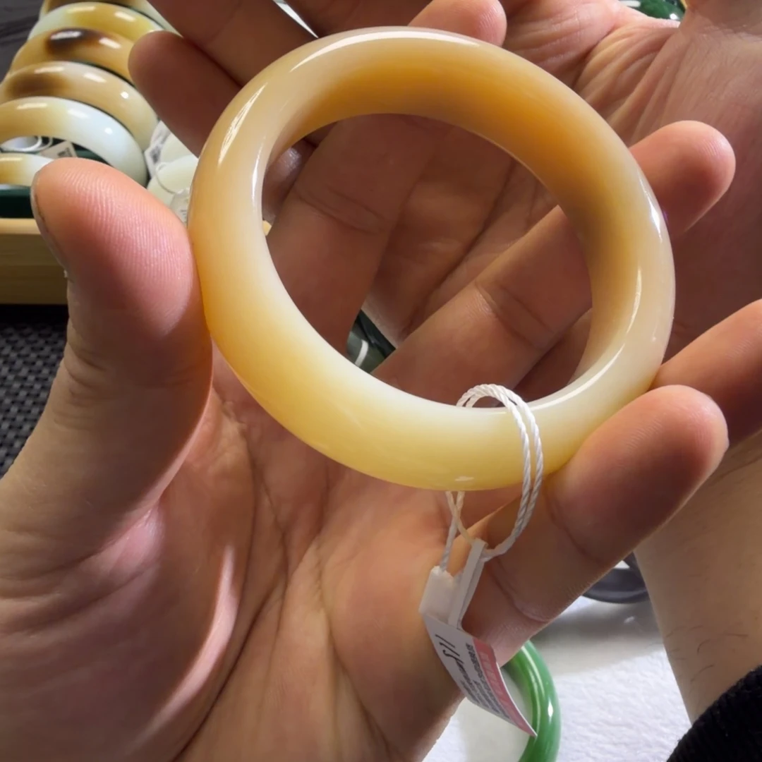 和田玉未镶嵌手镯