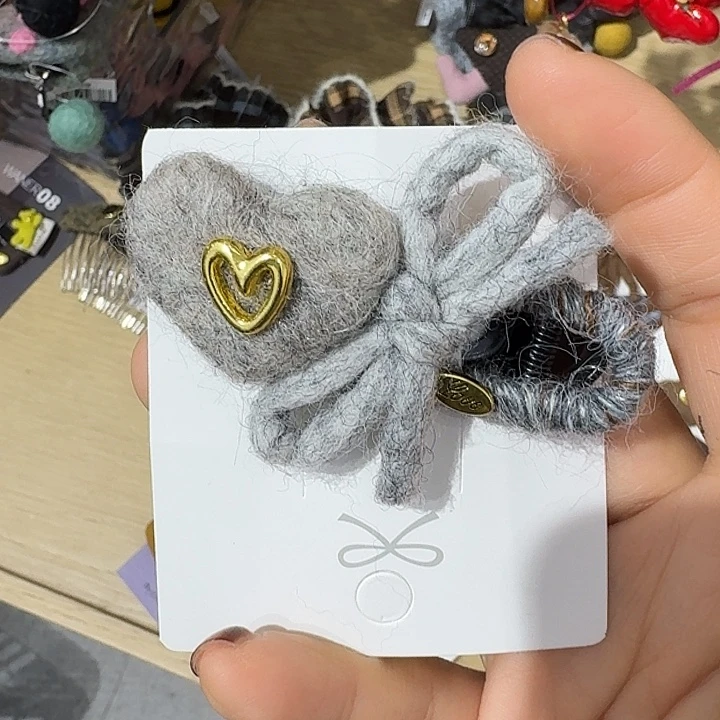 皮质铁合金灰色爱心鸭夹