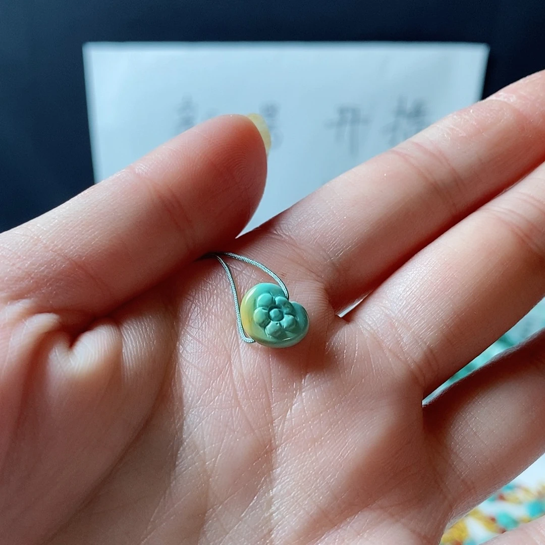 绿松石颈饰未镶嵌