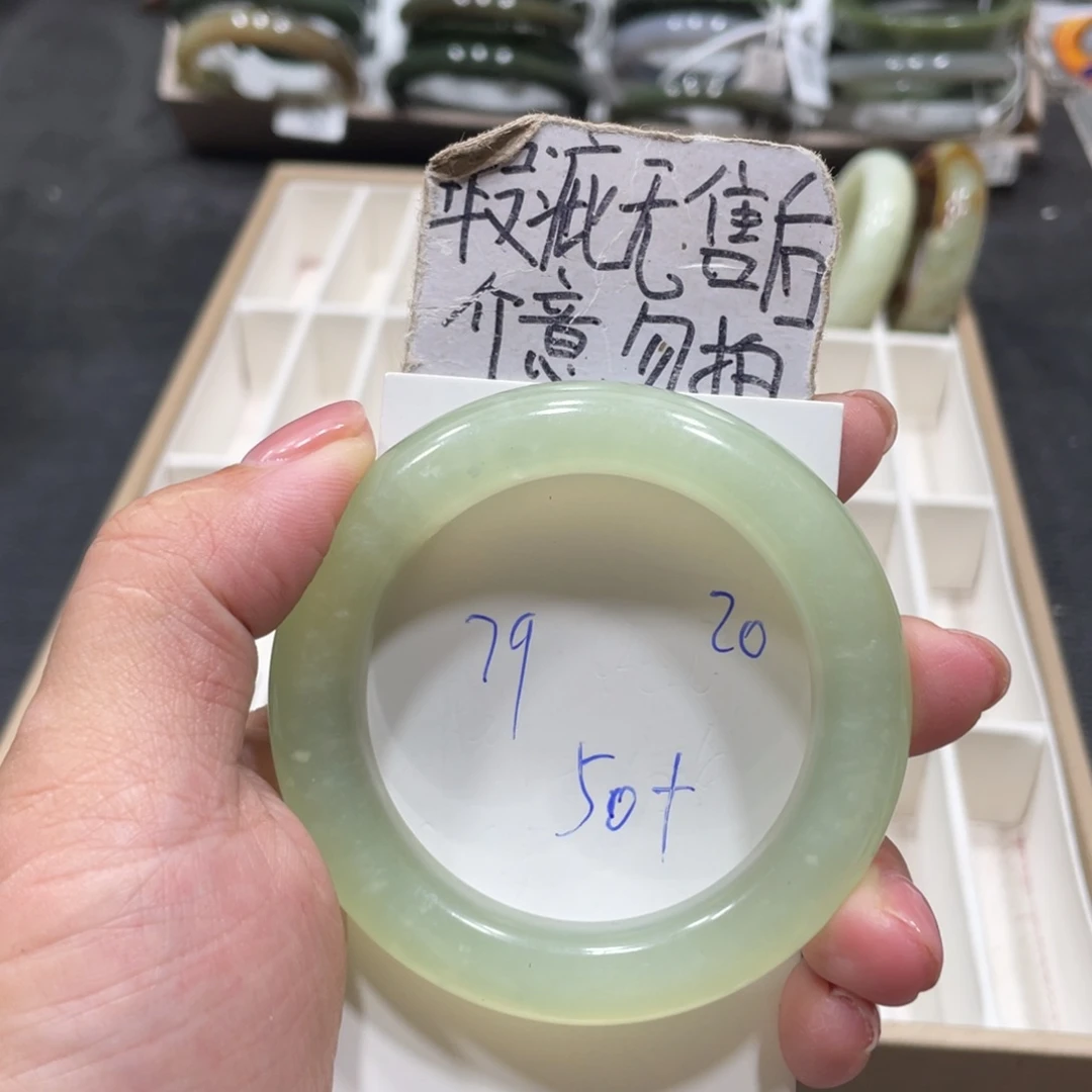 蛇纹石玉未镶嵌手镯