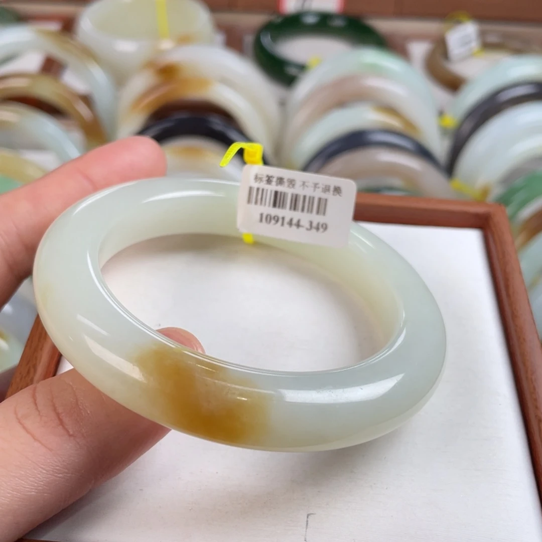 【闪购商品】和田玉手镯未镶嵌56.82