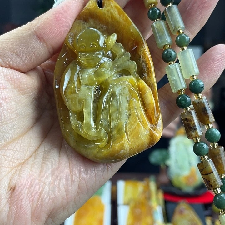 蛇纹石玉未镶嵌颈饰