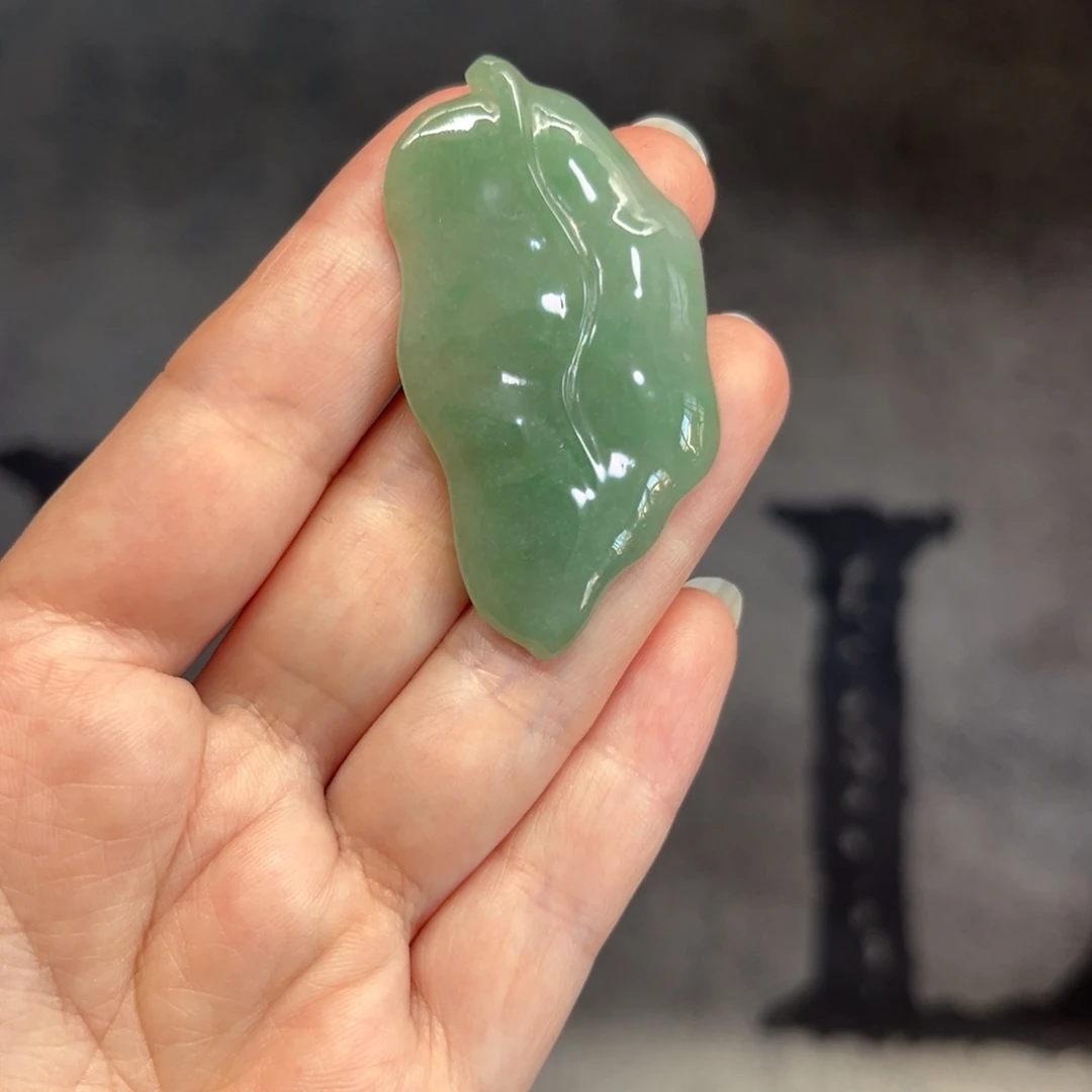 翡翠未镶嵌颈饰大业有成