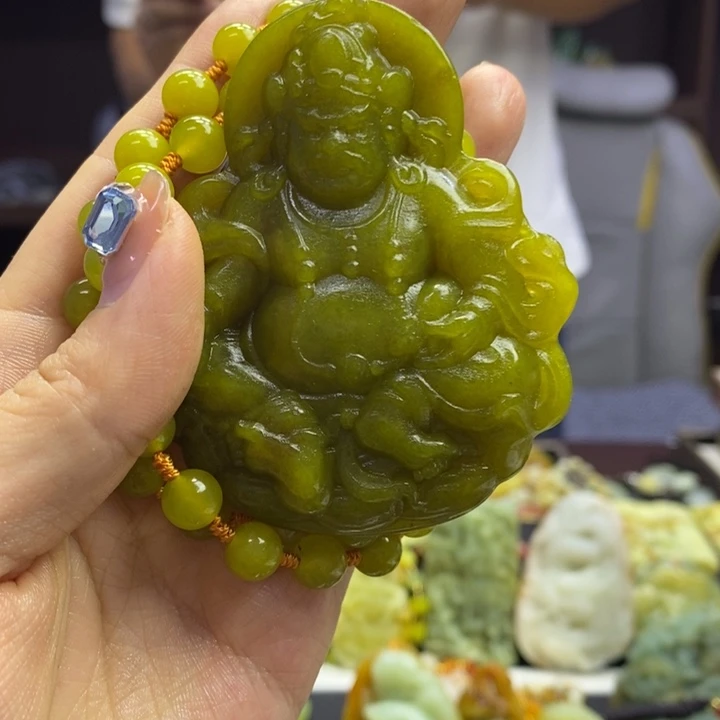 蛇纹石玉未镶嵌颈饰