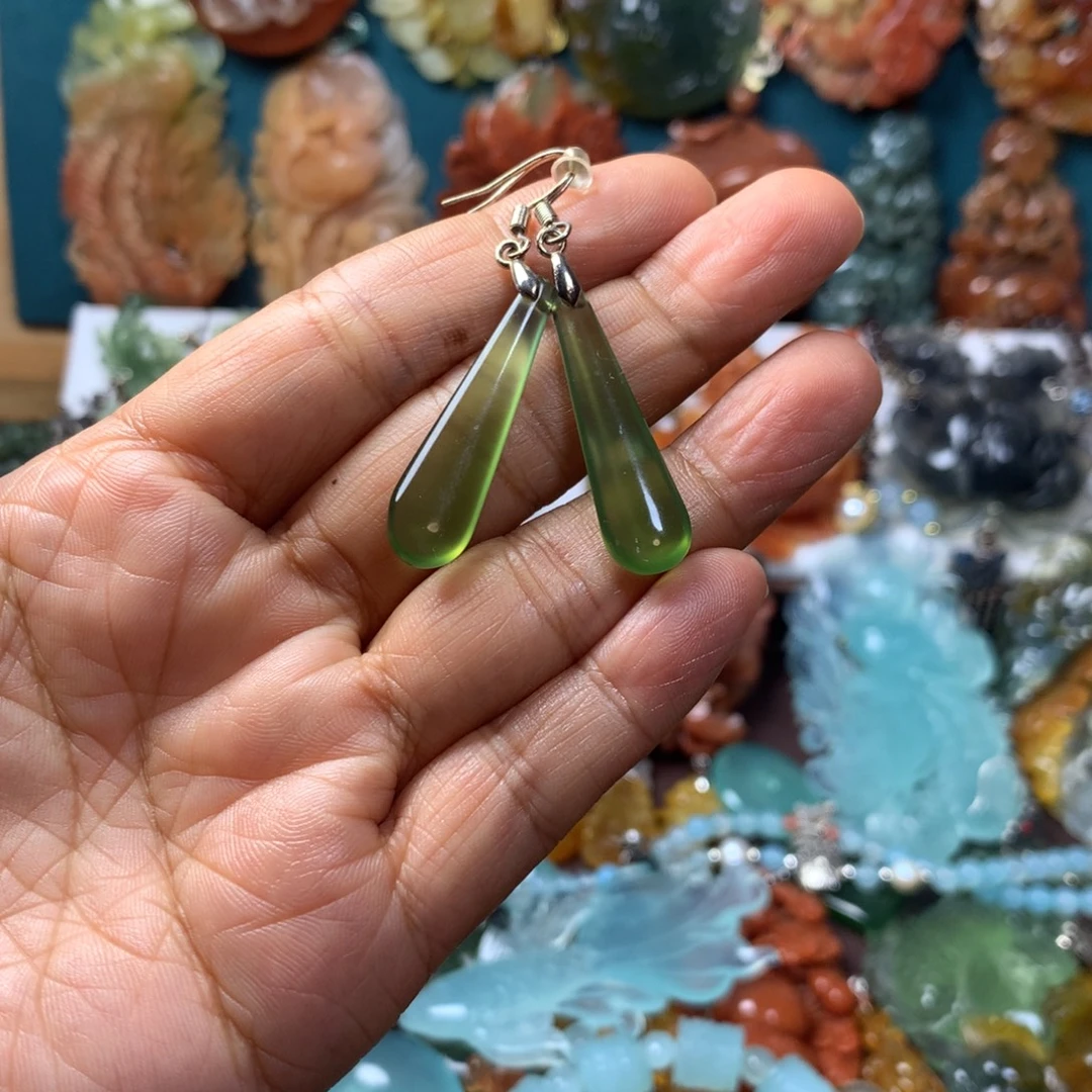 蛇纹石玉未镶嵌耳坠