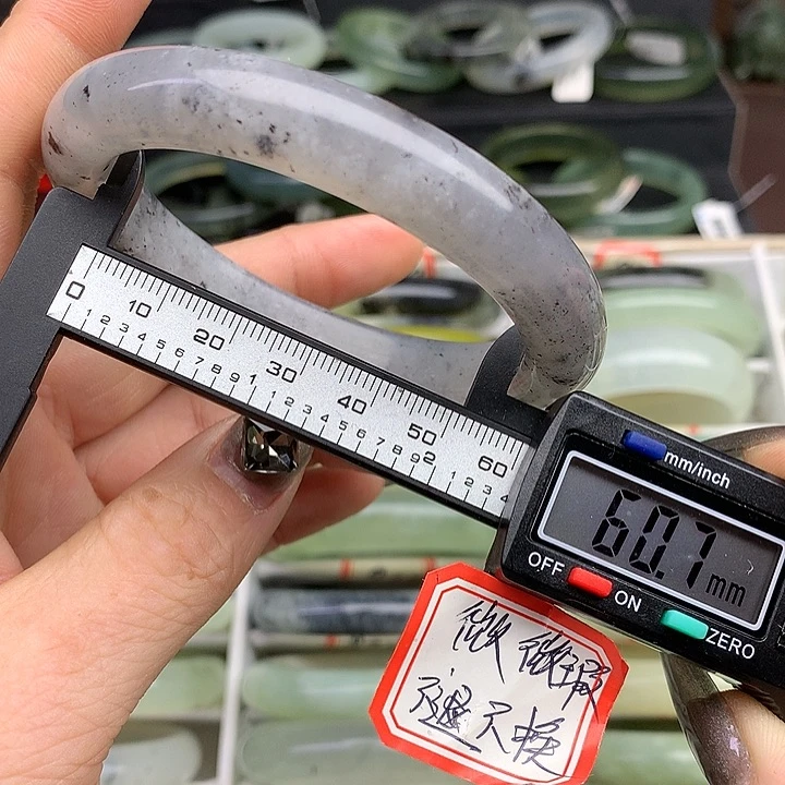 蛇纹石玉手镯未镶嵌手镯926