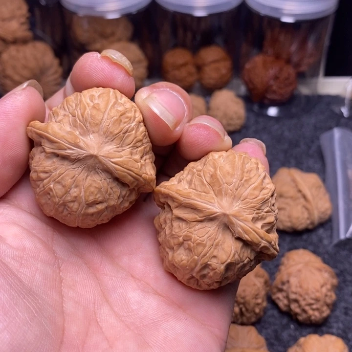 L***,文玩核桃吊坠41南瓜敦