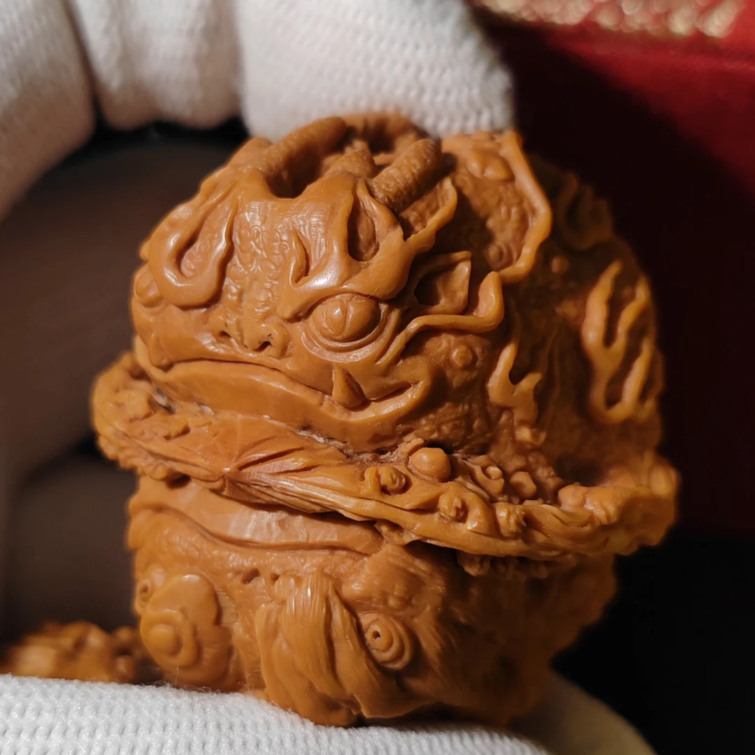 无尘核雕文玩核桃把件《龙蟾与金蟾蜕变》尺寸：4.1*4.4*3.1