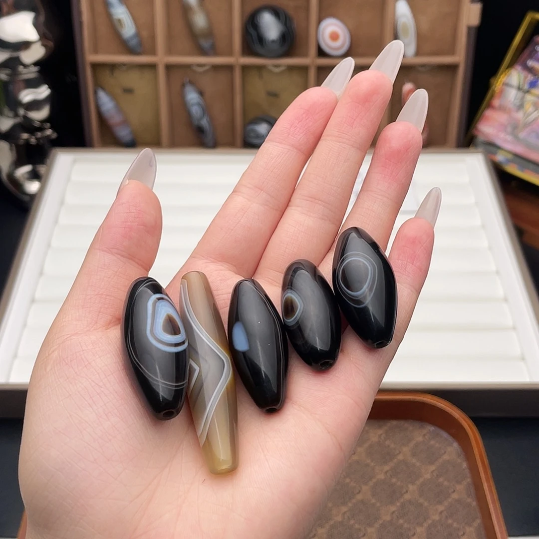 玛瑙/玉髓颈饰合金言**白
