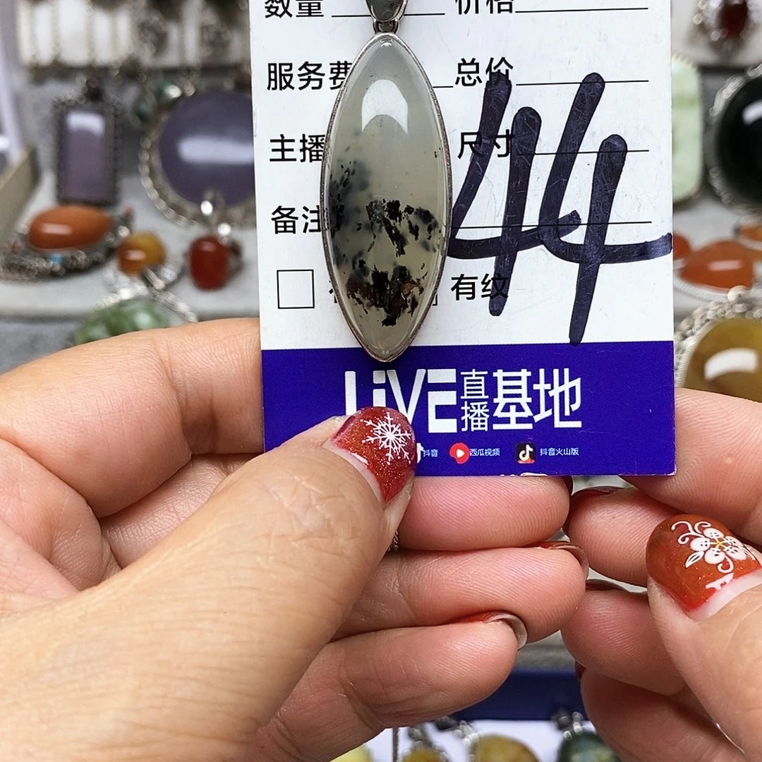 ****量银S925镶嵌蛇纹石玉吊坠