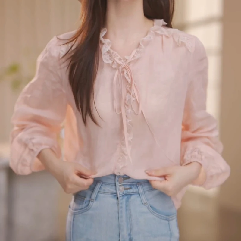 2025年秋时尚百搭长袖气质木耳透气蕾丝纯色圆领衬衫LK2505735