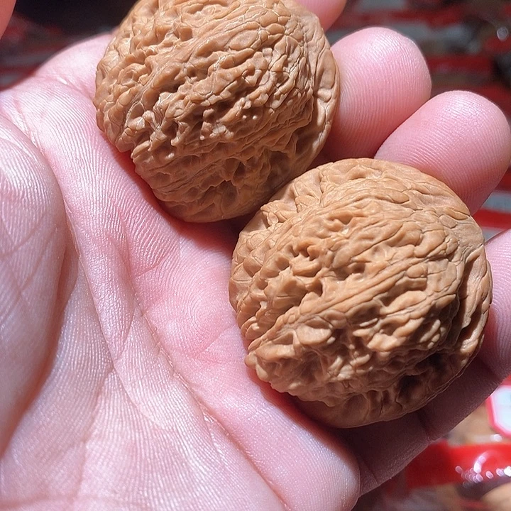 文玩核桃吊坠绣球