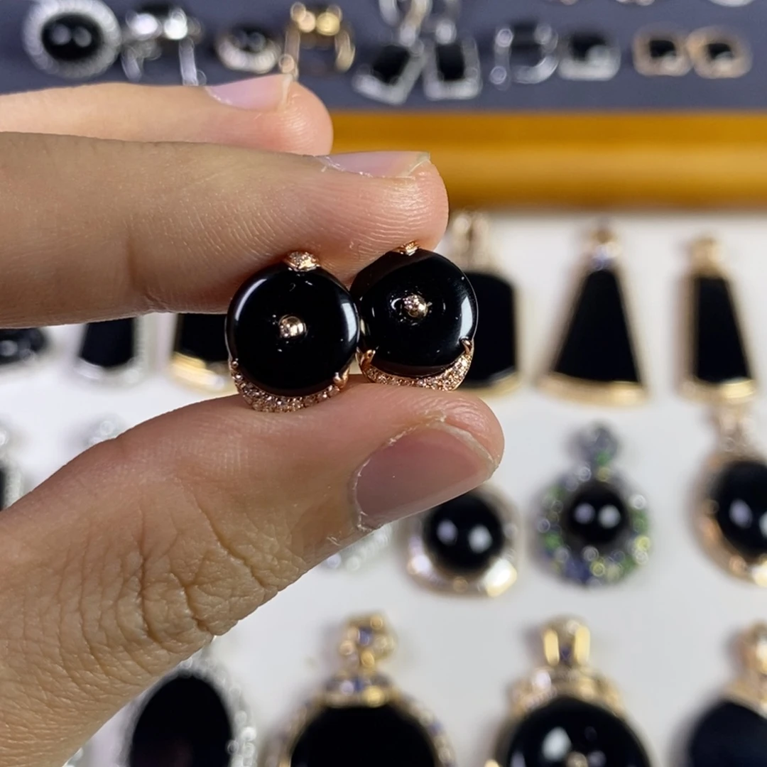 18K金镶嵌翡翠耳饰