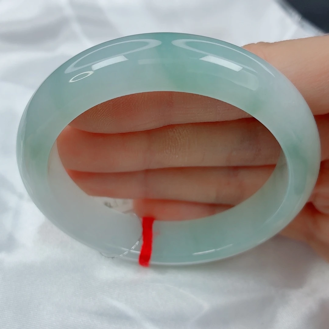 翡翠未镶嵌手镯53正圈，冰胶水头好，淡绿，细纹，028