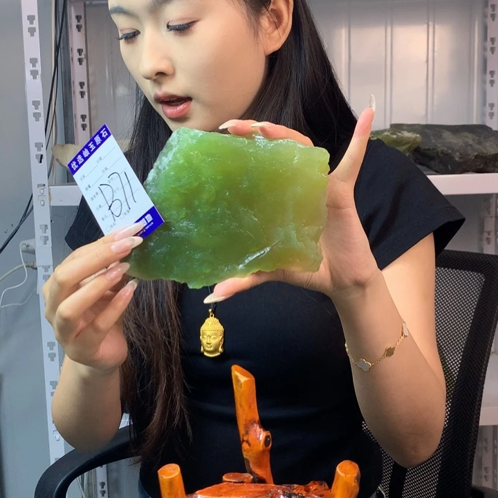 孟***孟蛇纹石玉未镶嵌珠宝奇石