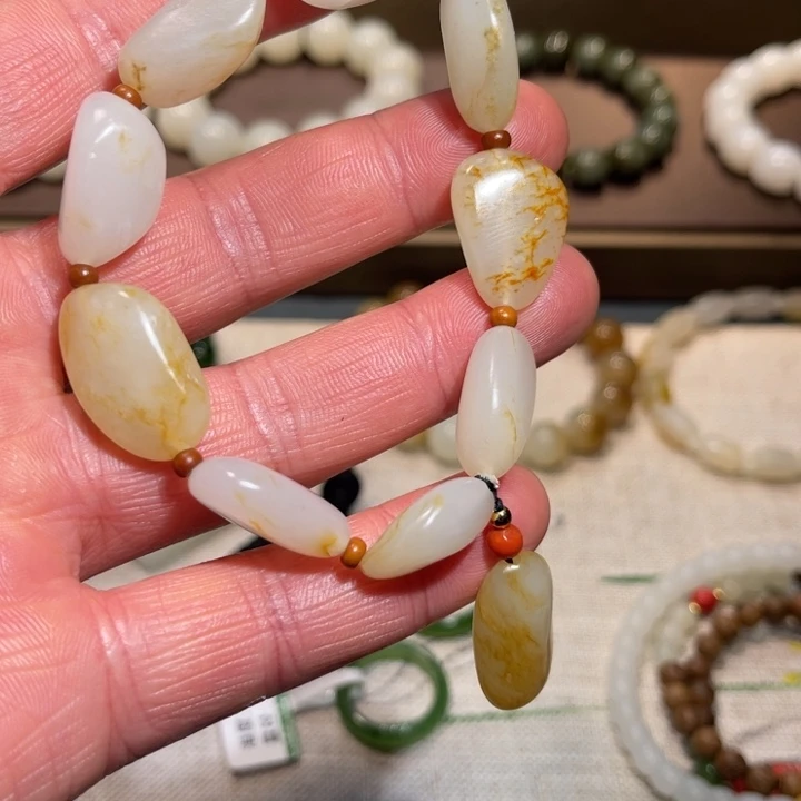 和田玉颈饰未镶嵌