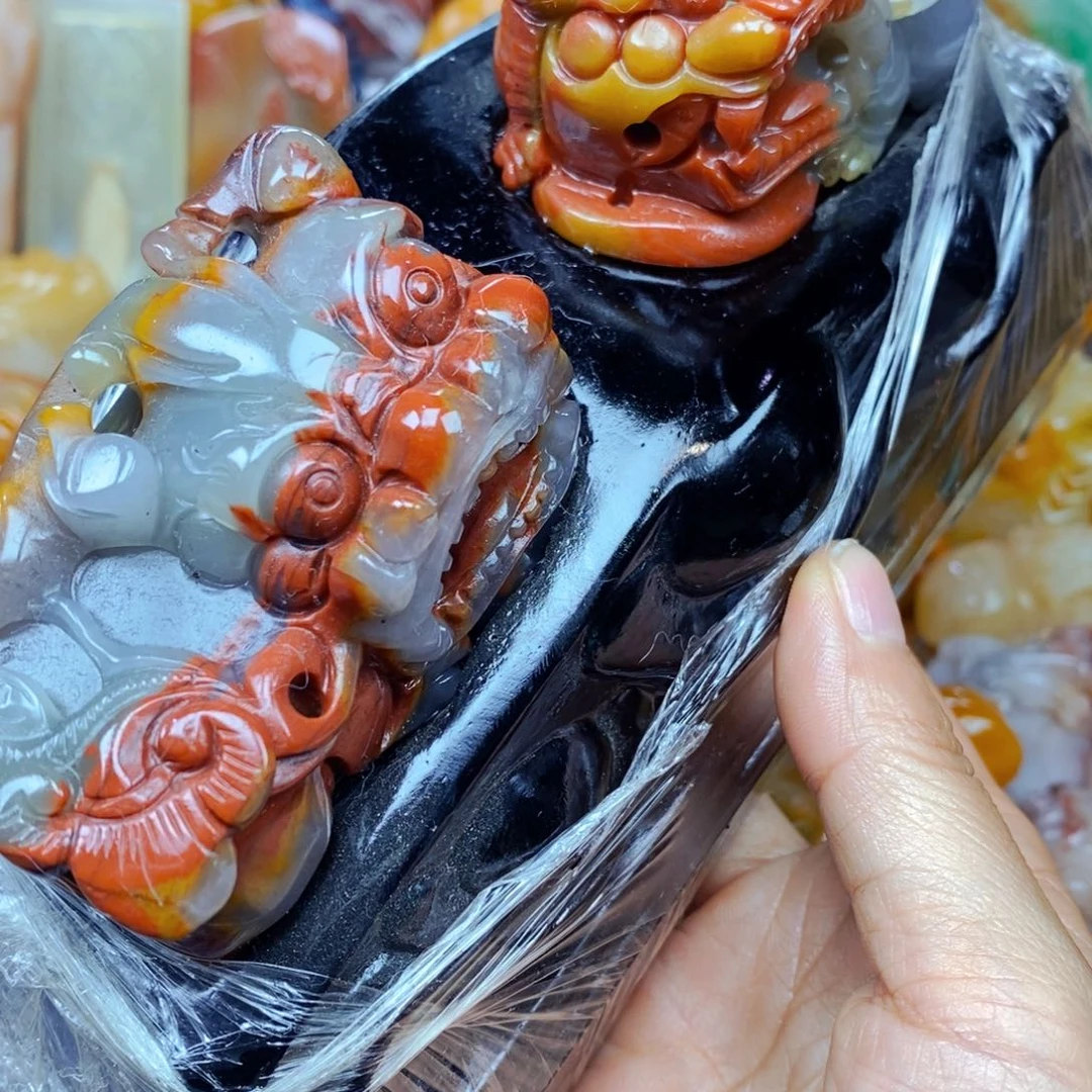 石英质玉（黄龙玉）未镶嵌颈饰