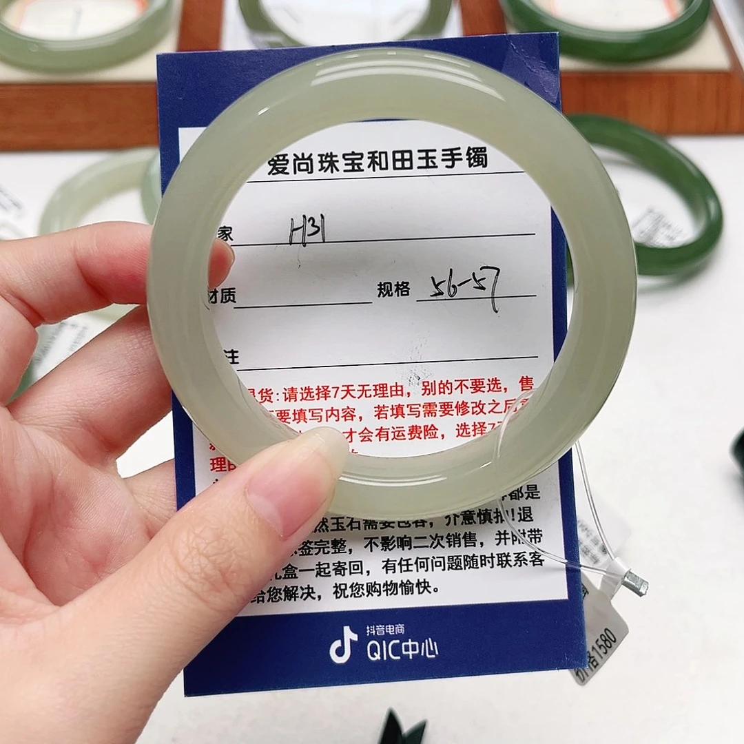 和田玉手镯未镶嵌