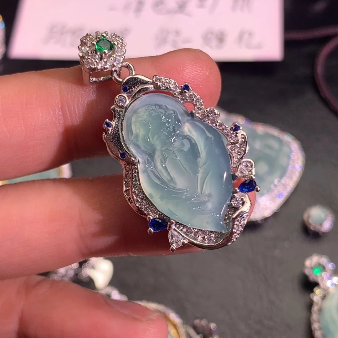 翡翠颈饰未镶嵌天使