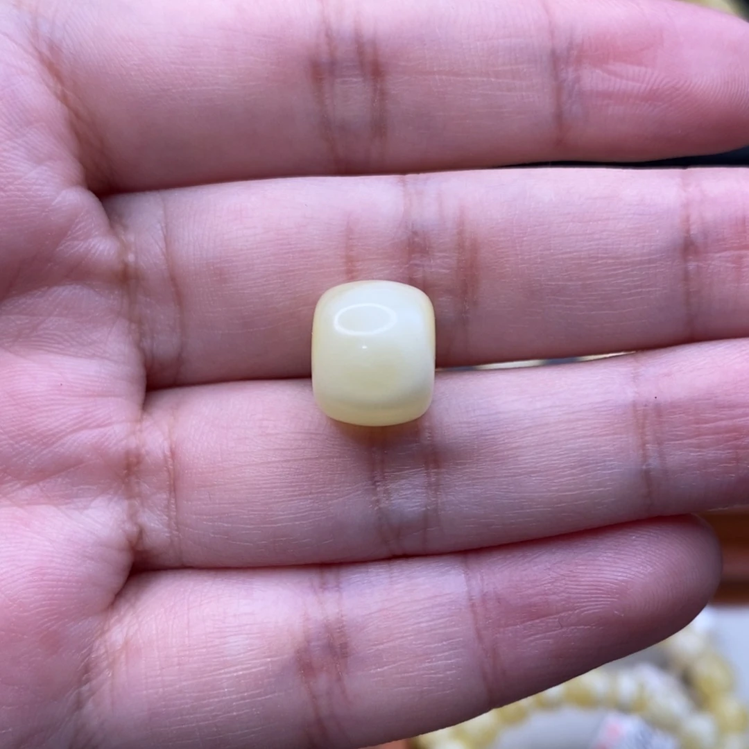 蜜蜡未镶嵌珠宝奇石12.1*10.1