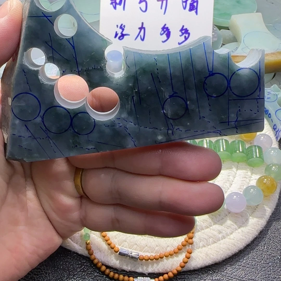 芳***子定制翡翠未镶嵌翡翠