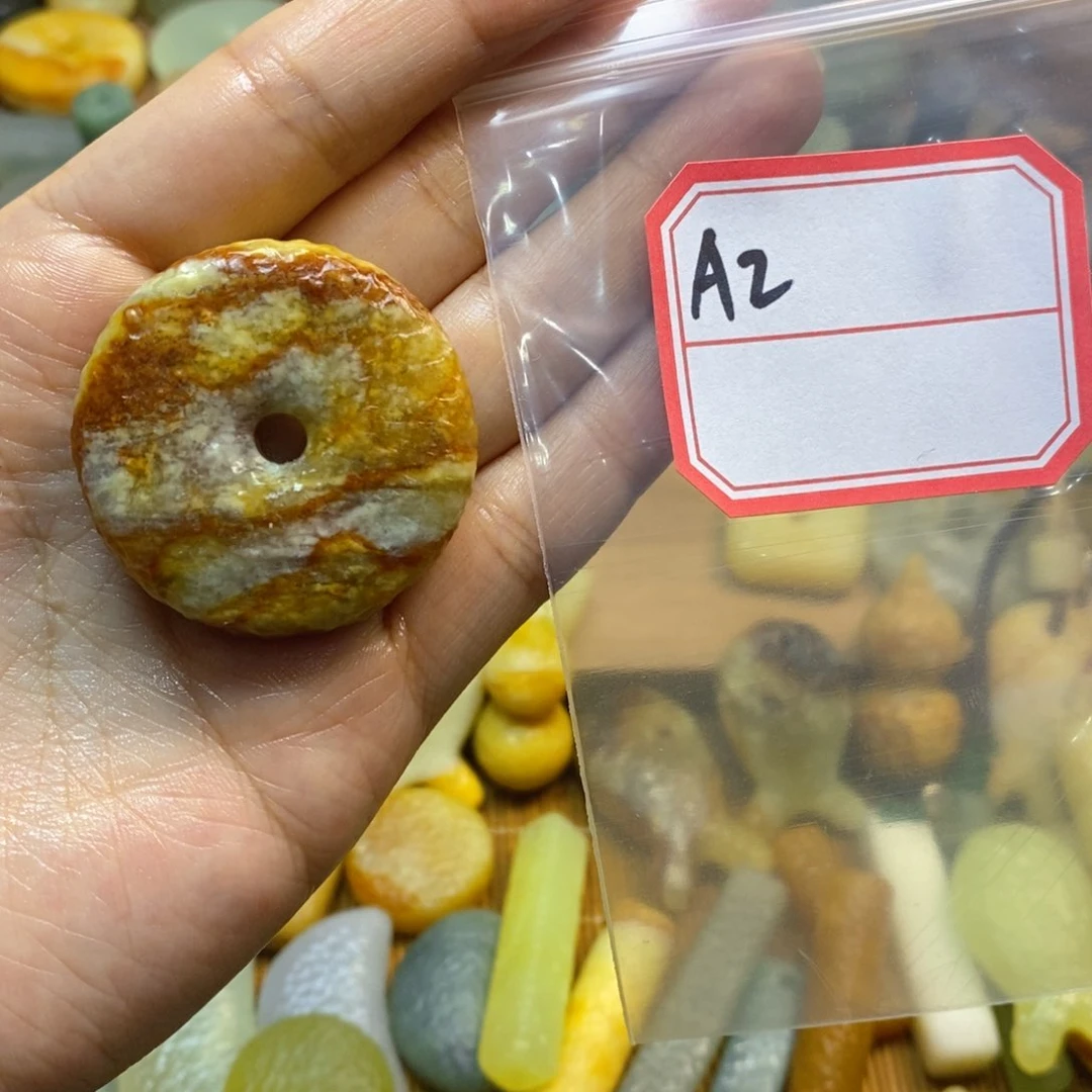 未镶嵌蛇纹石玉颈饰韓**n