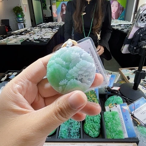 翡翠未镶嵌颈饰翡翠