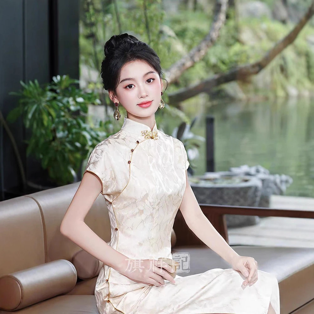 恰江南 |新中式白色旗袍2025新款订婚敬酒礼服裙日常可穿夏季