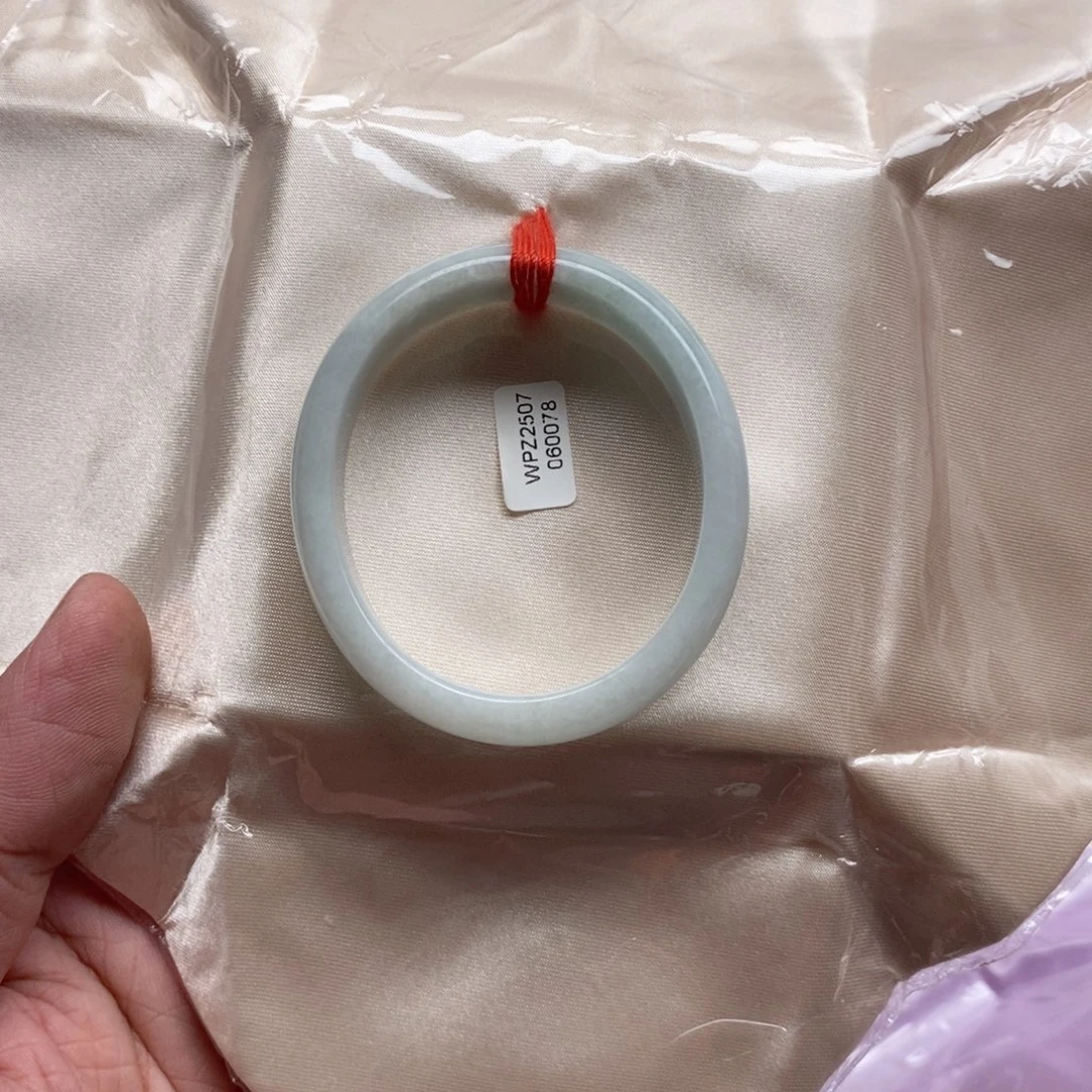 小****翡翠未镶嵌手镯49.5