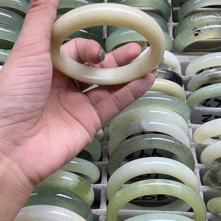 蛇纹石玉未镶嵌手镯274