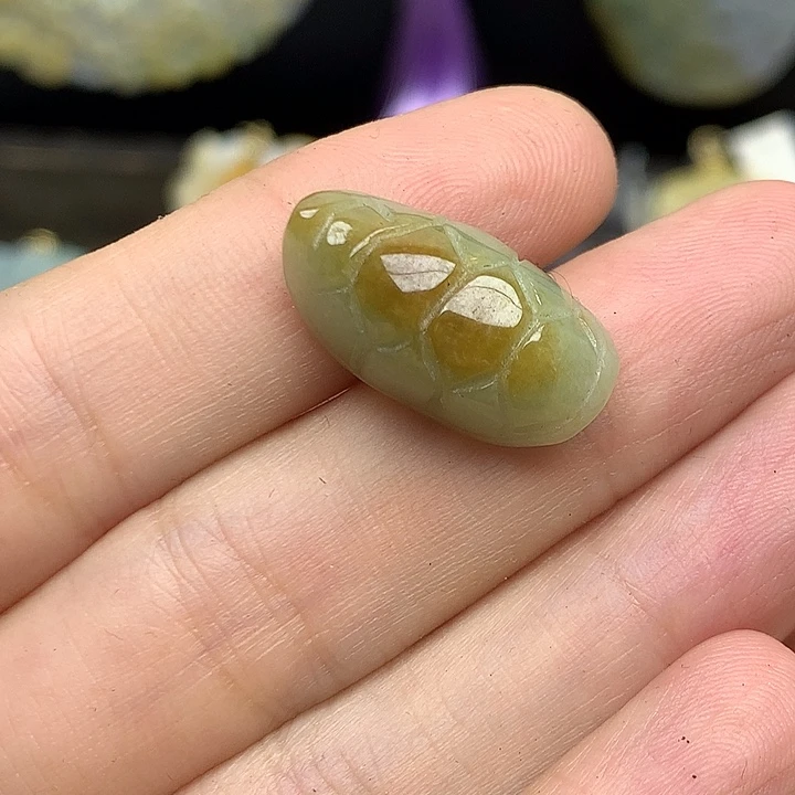 翡翠未镶嵌颈饰金**虹翡翠