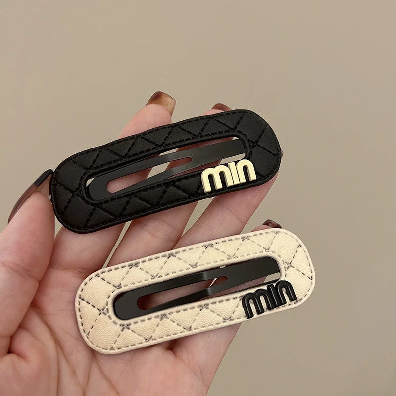 可爱简约皮质发夹小香风格字母装饰菱形头饰时尚潮流配饰