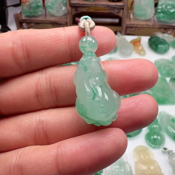 颈饰未镶嵌石英质玉