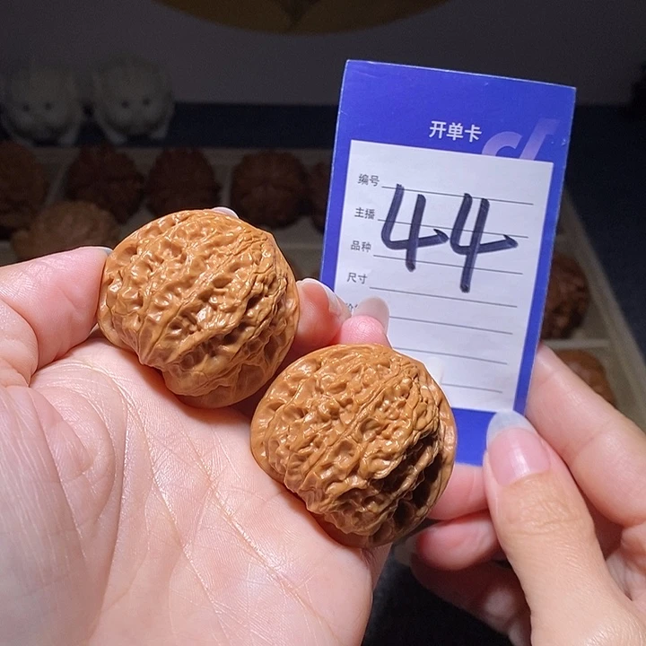 文玩核桃把件金牛39左右