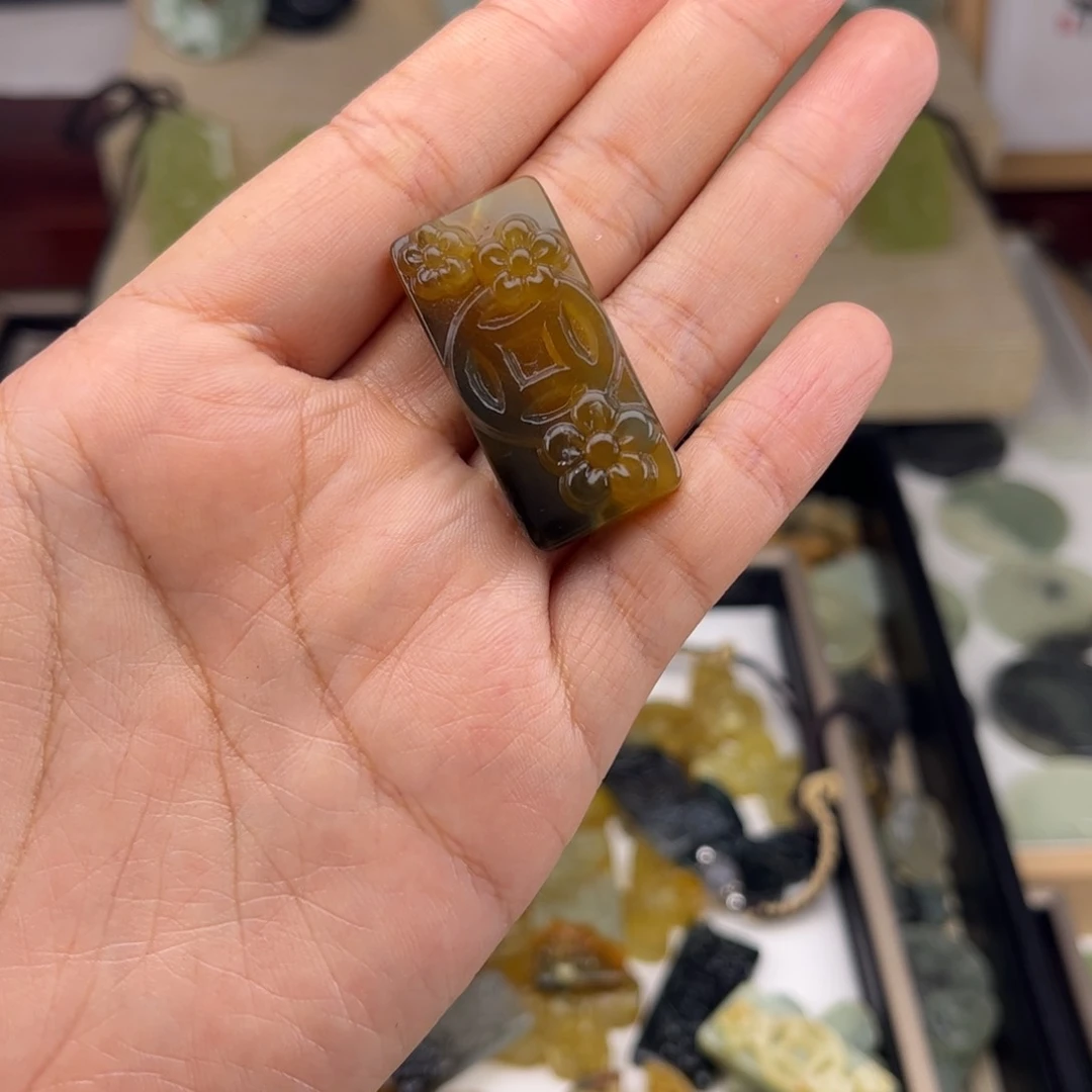 小***妞蛇纹石玉未镶嵌颈饰