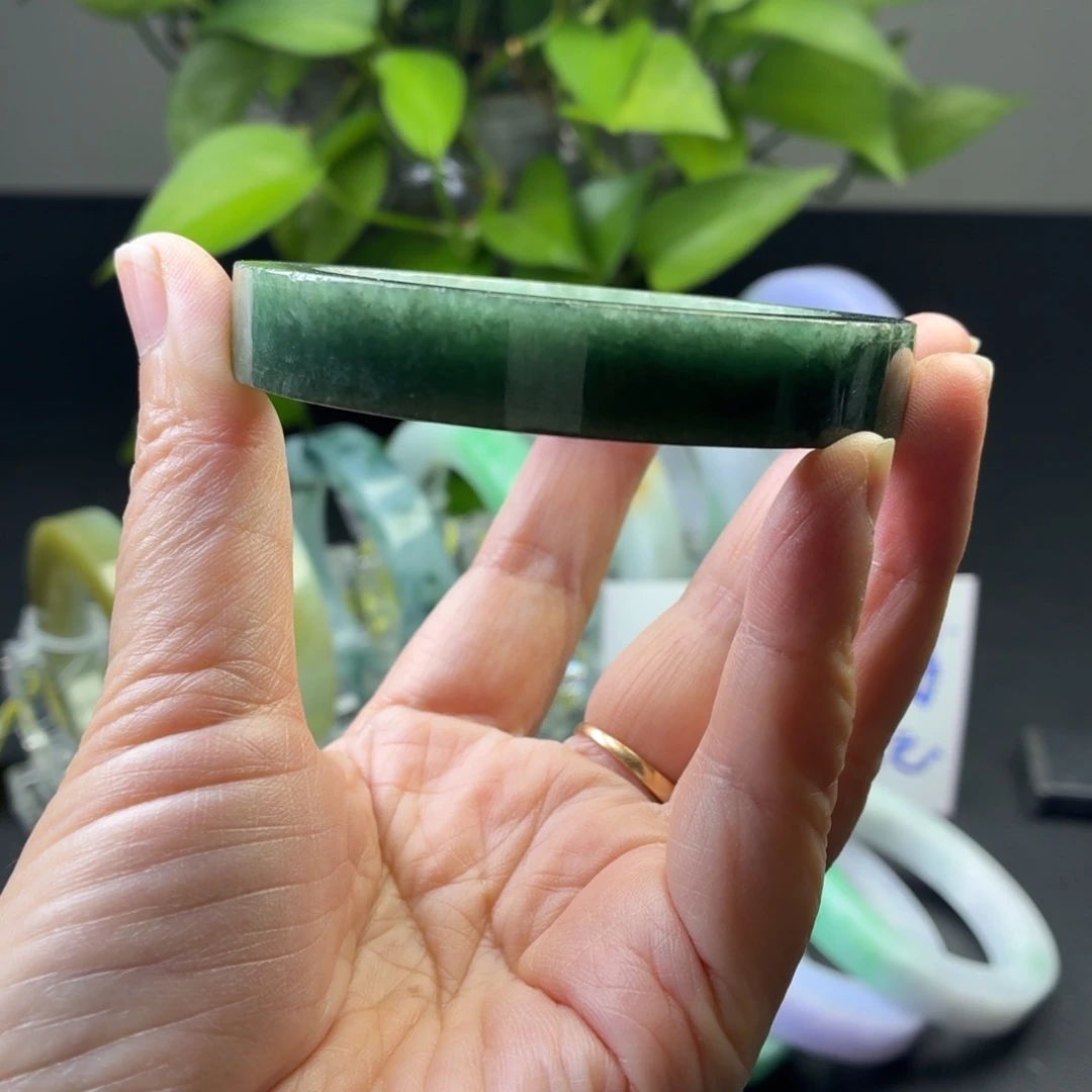 未镶嵌翡翠手镯定制翡翠