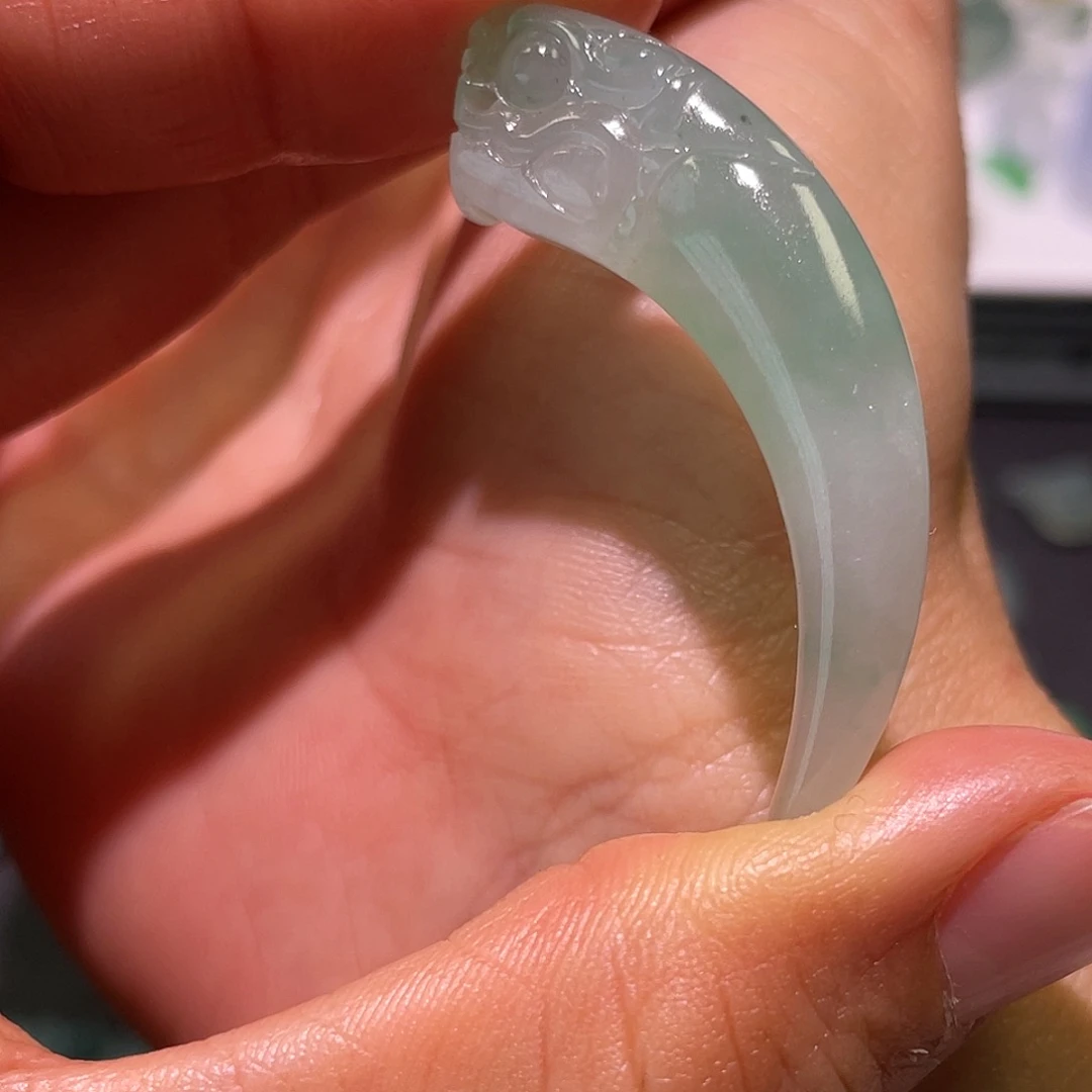 定制翡翠未镶嵌牙