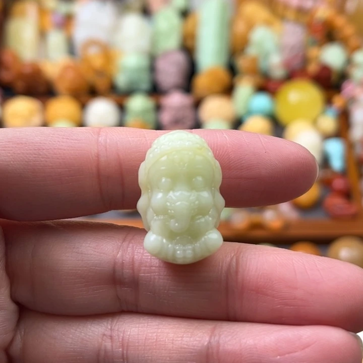 石英质玉（缅黄）未镶嵌珠宝半成品捡漏象神