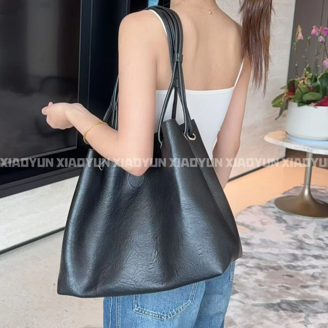 圆点纹理托特包 小允姐姐2025新款时尚气质高级圆点纹理托特包