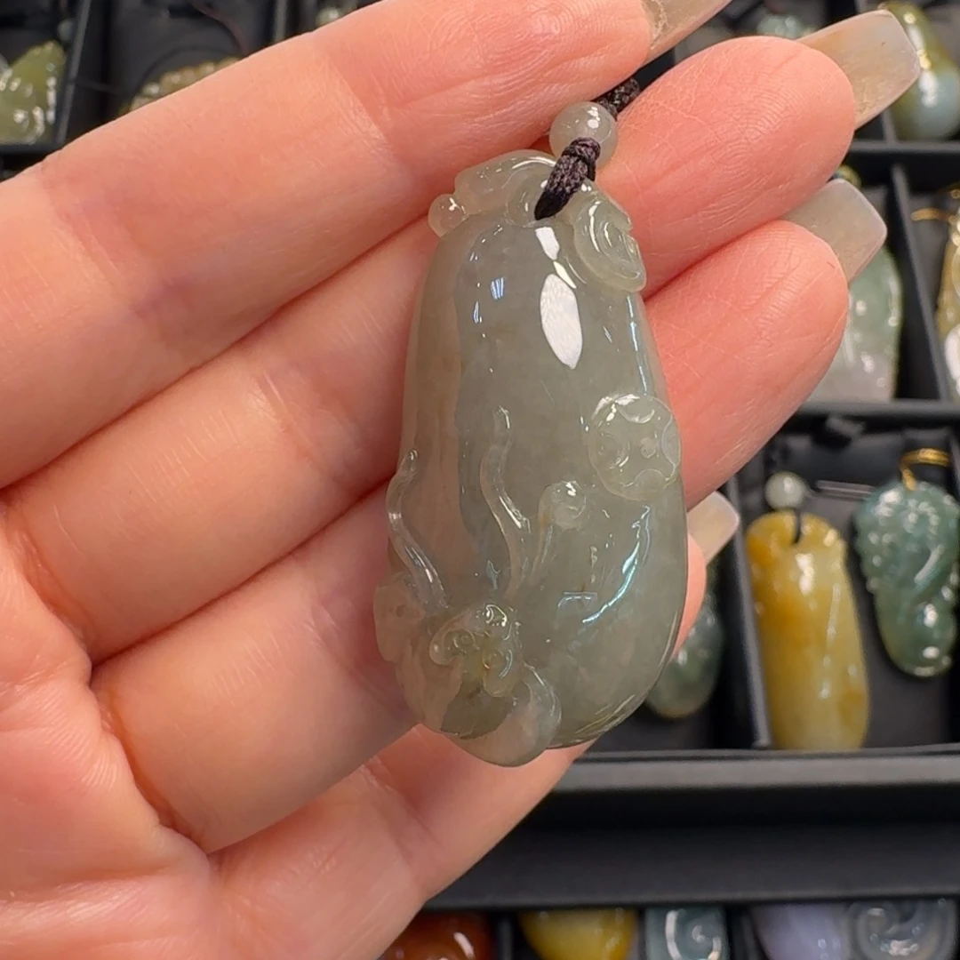 翡翠未镶嵌颈饰福瓜