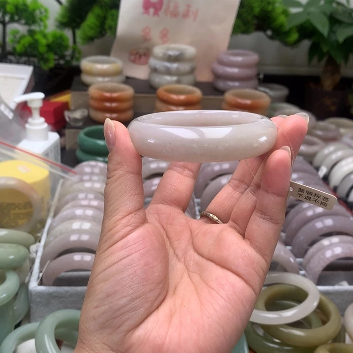 石英质玉未镶嵌手镯