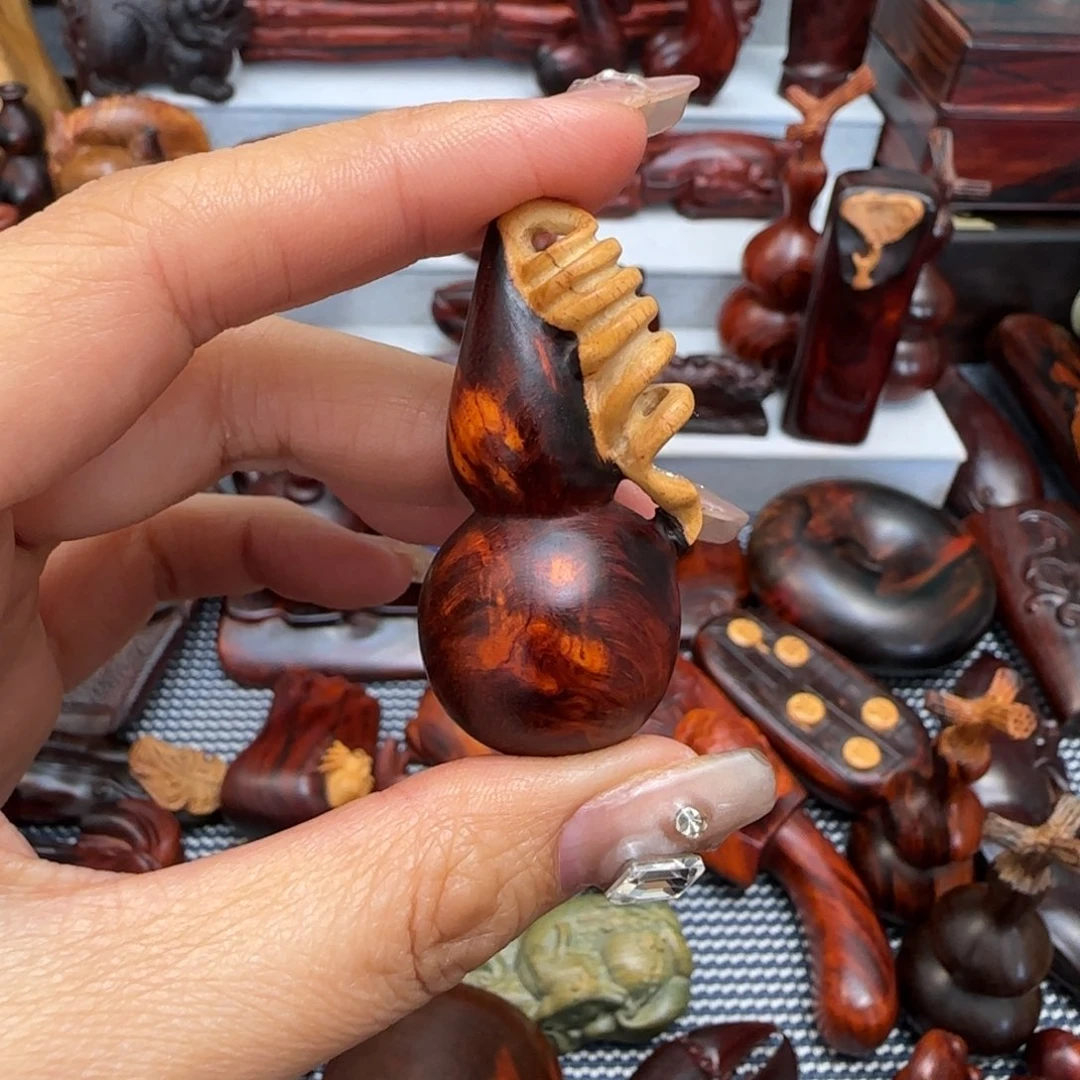 木华*小叶紫檀雕刻小葫芦把件