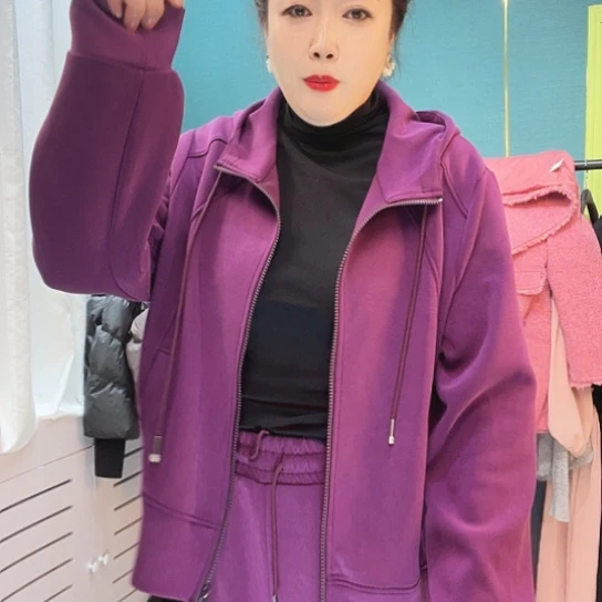 用***3羊羔毛实体店老板娘是什么
