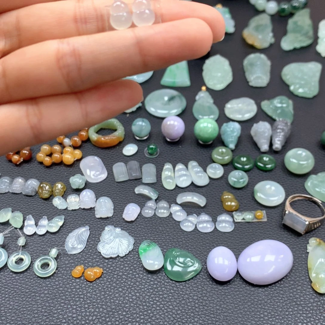 翡翠未镶嵌颈饰葫芦