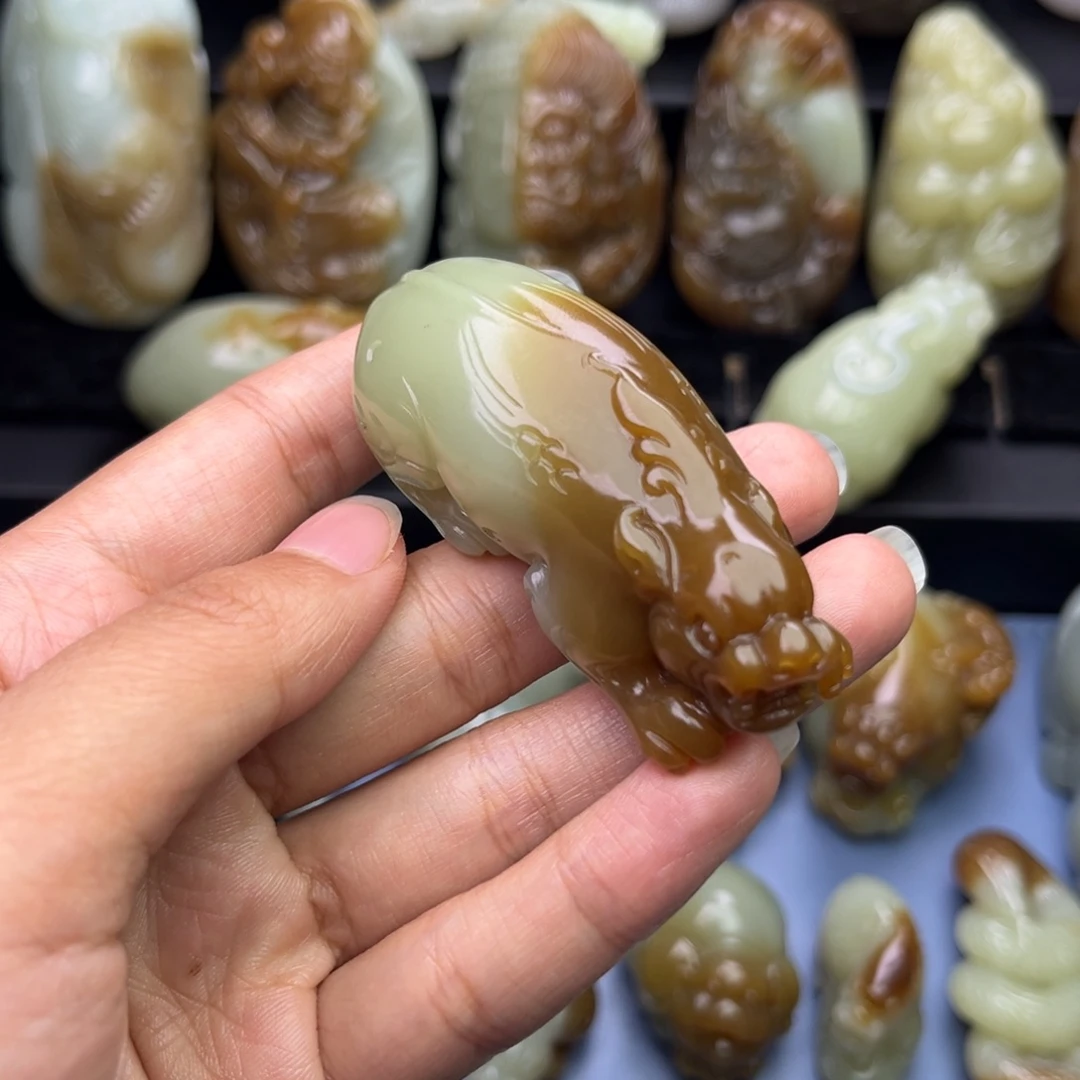 川***手和田玉未镶嵌挂件