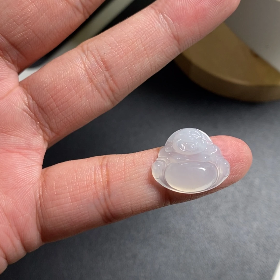 过***逛翡翠未镶嵌颈饰翡翠